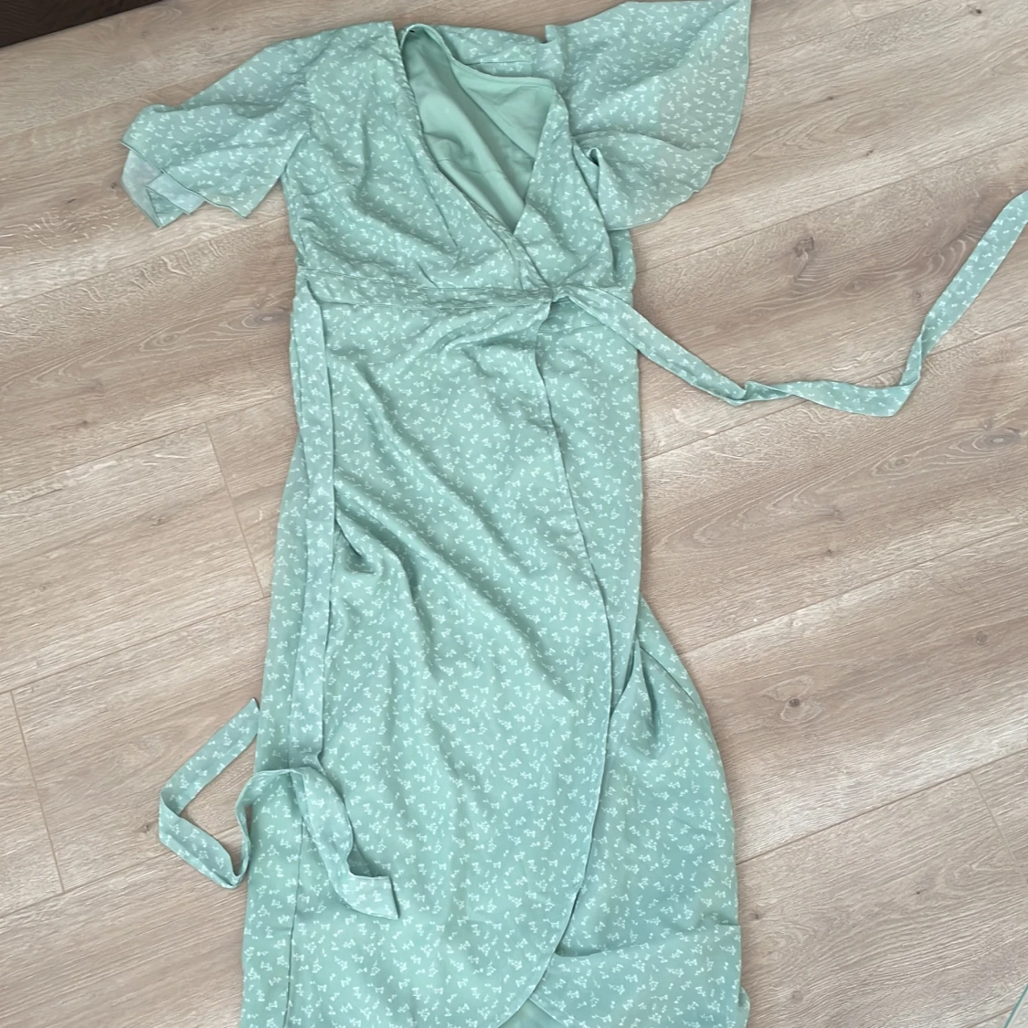 Overlap short sleeve midi dress