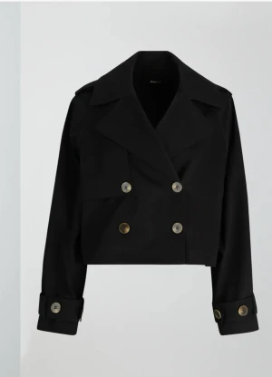 Trenchcoat  - Säljer min fina trenchcoat från Gina tricot då jag har hittat en annan. Har haft jackan i 2 veckor så den är som ny. Köpt för 599 kr men säljs för 349 kr💓