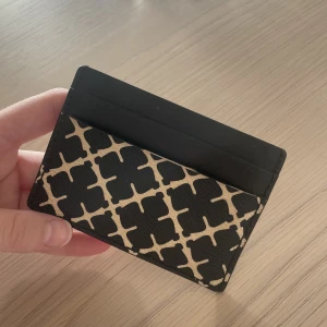 Marlene Birger korthållare  - Marlene Birger korthållare  Köparen står för frakt 💕 Fint skick!!