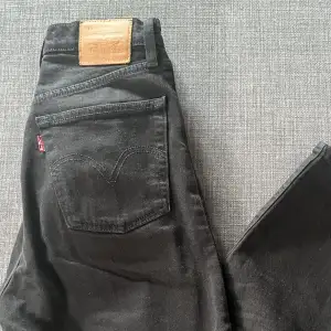 Levi’s jeans i storlek 24❤️ Svart färg med fint skick