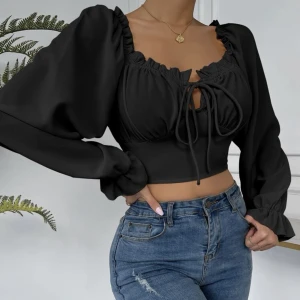 Svart topp från SHEIN  - Helt ny oanvänd topp från shein. Har den i storlek M passar S oxå, på sista bilden kan ni se om måtten hade passat isåfall ni är intresserade.