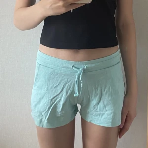 Shorts - Lågmidjade mjukis shorts med fickor