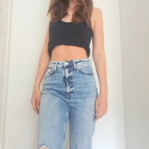 Zara Jeans  - Snygga, men oanvända zara jeans. Dem är bootcut och i stl 36.💕 Jättebra skick, hör av dig vid intresse!