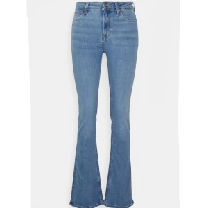 Lee jeans - Bootcut jeans från lee i modellen ”breese boot” i färgen partly cloud. I väldigt fint skick. Storlek w28.