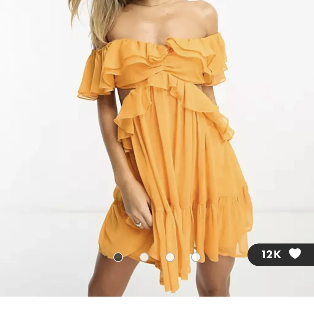 Gul orange sommar klänning så fin aldrig använd 🌸🦋🧘🏼‍♀️. Klänningar.