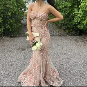 Klänning - Klänning för bröllop/bal.  Använd en gång 