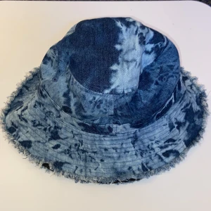 Buckethat - Denim buckethat, liten i passformen