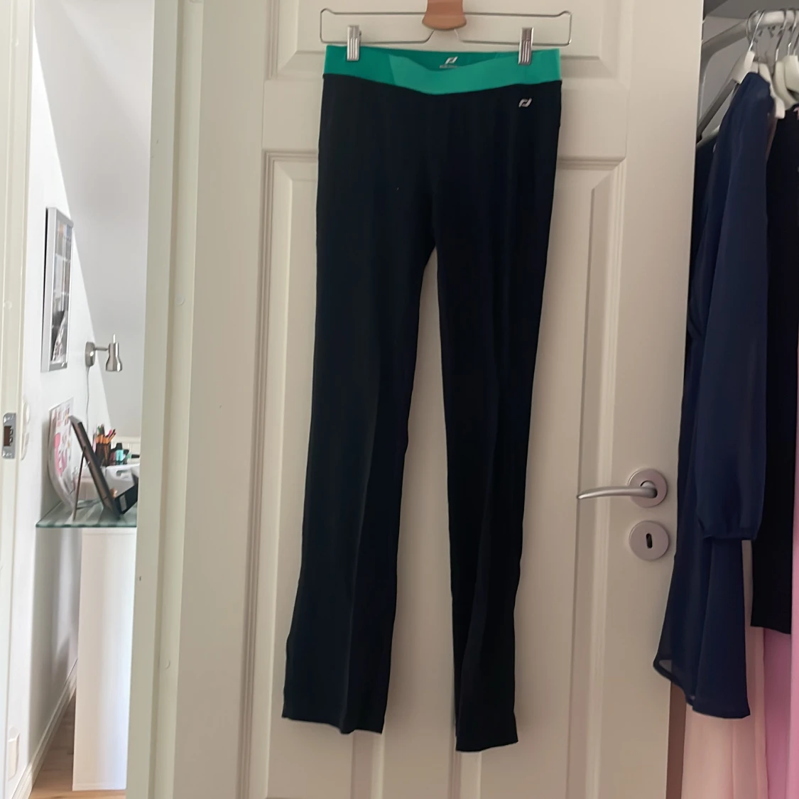 Flarade träningsbyxor