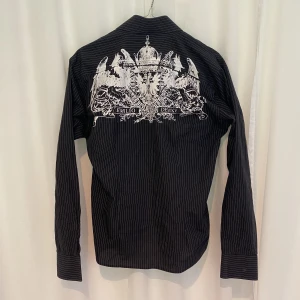 Svart cool skjorta - Så najs fint skick. 