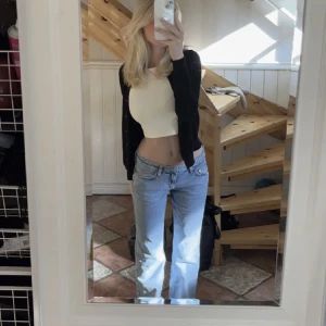 Lågmidjade jeans  - Ett par lågmidjade jeans från Weekday. Superfina och är helt oanvända. 