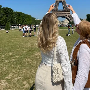 Stickad tröja  - Stickad tröja från monki som är slutsåld ,storlek xs