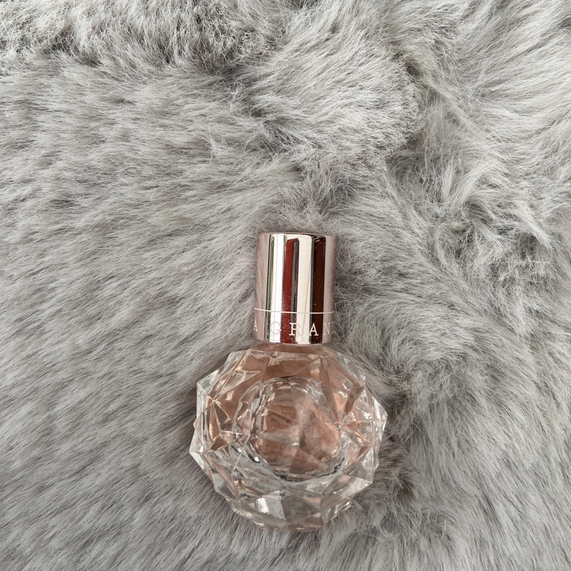 Ariana Grande parfym