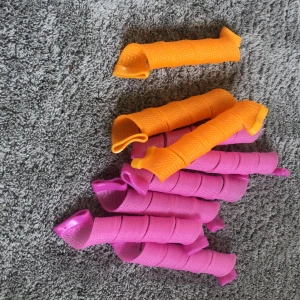 heatless curls  - 9 stycken igen pinne man sätter på dem med har aldrig andvänt dem