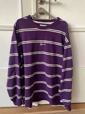 (oversized) snygg lila långärmd skjorta köpt i Australien  - Perfekt skick, tjockt material