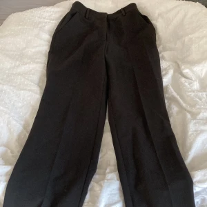 Kostym byxor  - Kostym byxor från Nakd. Jag är 153 cm så de är ganska korta. Knappt använda 