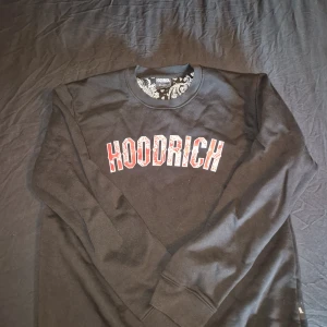 Hoodrich sweatshirt - Knappt andvänd mycket bra skick kvittens på köp & äkthet finns 
