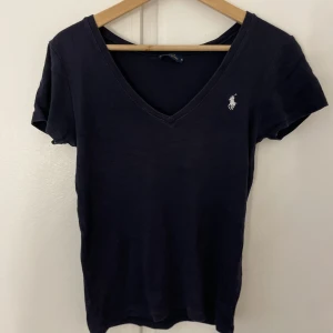 T-shirt  - T-shirt från Ralph lauren i storlek M