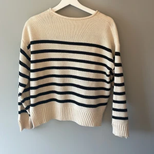 Stickad tröja  - Randig stickad tröja, nyskick