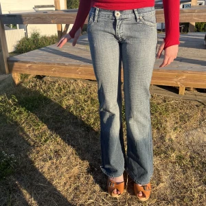 Low Rise Diesel jeans  - Nyskick, low Rise vintage Diesel jeans. definitivt petite storlek, 32-34 eller XS i jeans. 