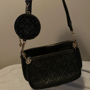 väska - Axelremsväska från märket silvio tossi Jätte fint skick 