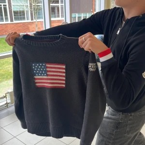 Gant sweatshirt - I fint använt skick om ni har frågor är det bara och skriva storlek S! Nypris 1500