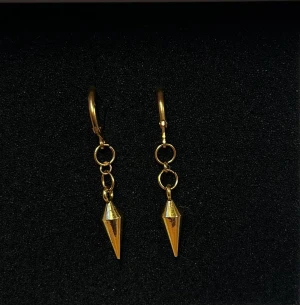 Örhängen - Örhängen ”Luna” 🌸Pris: 79kr + 15kr (frakt) 