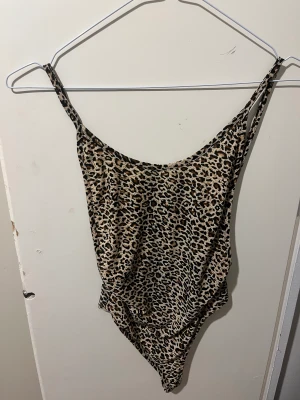 Body  - Leoparbody med öppen rygg, aldrig använt