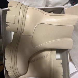 Boots - Chunkyboots aldrig använda endast testade. Nypris 899kr