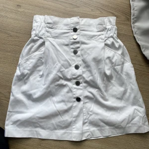 Kjol med knappar  - Använd få gånger 