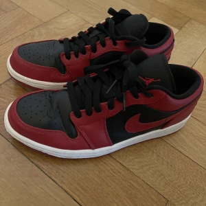 Jordans  - Äkta jordans, låga. Knappt använd! Mycket fint skick. 