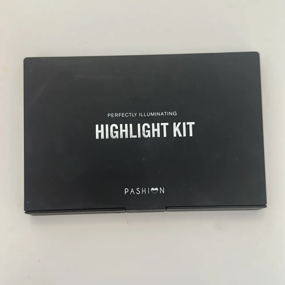 Ett highlight kit från pashion. Använd en gång:). Skönhet.