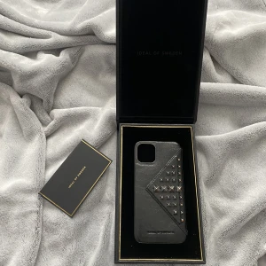 Ideal of Sweden skal - Säljer mitt ideal of Sweden skal då jag fick två i födelsedagspresent. Skalet är för iPhone 11 pro och är i nyskick🌼(original pris 700kr) skriv om du har några funderingar eller vill ha fler bilder. Kram🫶🏼
