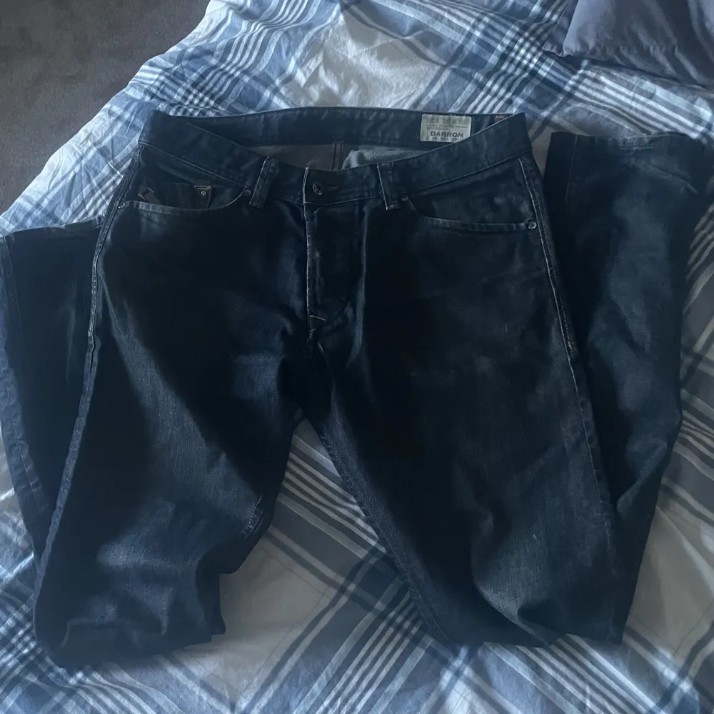 Aldrig använda köpte dom ganska längesedan . Jag är 179cm o dom sitter ganska bra i längden. W:32 L:34 ord pris 1 500kr. Jeans & Byxor.