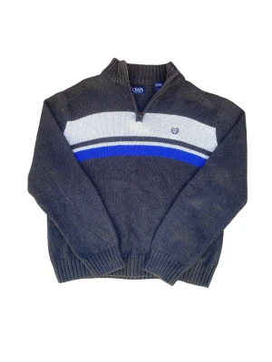 Vårtröja - Grå vårtröja i jättebraskick! Modell är 186 och bär vanligtvis M-L. :)