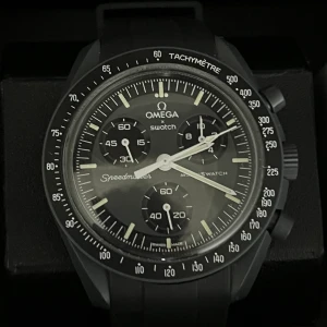 Omega klocka - Omega swatch mercury. Använd Max 10 gånger inga fel på den. Äkta