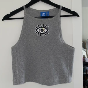Adidas halter top - Adidas halter top Storlek 38, oanvänd, prislapp finns kvar