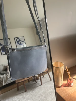 Carin Wester väska - Handväska från Carin Wester. Nyskick! Kan sänka priset vid snabb affär. 