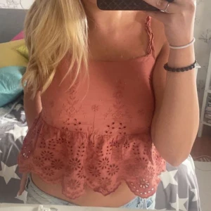 Volang topp - säljer min söta topp perfekt nu till sommaren😇💓jag är öppen för prisförslag !!