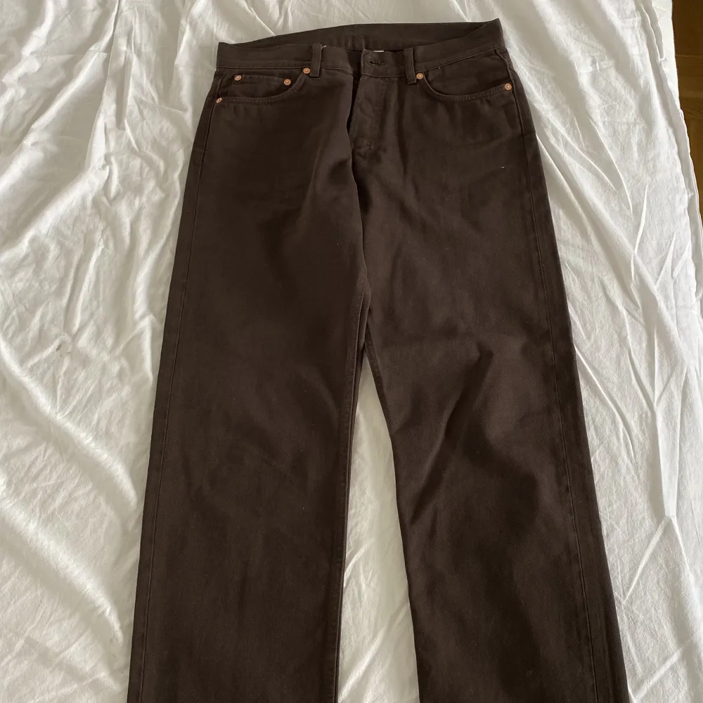 Weekday jeans i modellen Space i strl W30 L32. Byxorna är riktigt bra skick då dem knappt är använda. Hör av dig vid intresse🙌🏻. Jeans & Byxor.