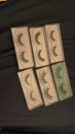 Fransar - Fransar som är oöppnade, oanvända & helt splitternya. Ingår en söt påse med en fransborste till i priset. 30kr st