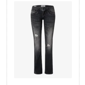  Ltb jeans - Hej ❣️ säljer nu mina så fina Ltb jeans då ja inte får nån användning för dem då dem är lite för stora, toppen skick då dem bara använts 3-4 ggr 💘 kom priv för egna bilder