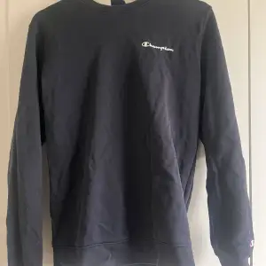 Supersnygg sweatshirt från champion i storlek small