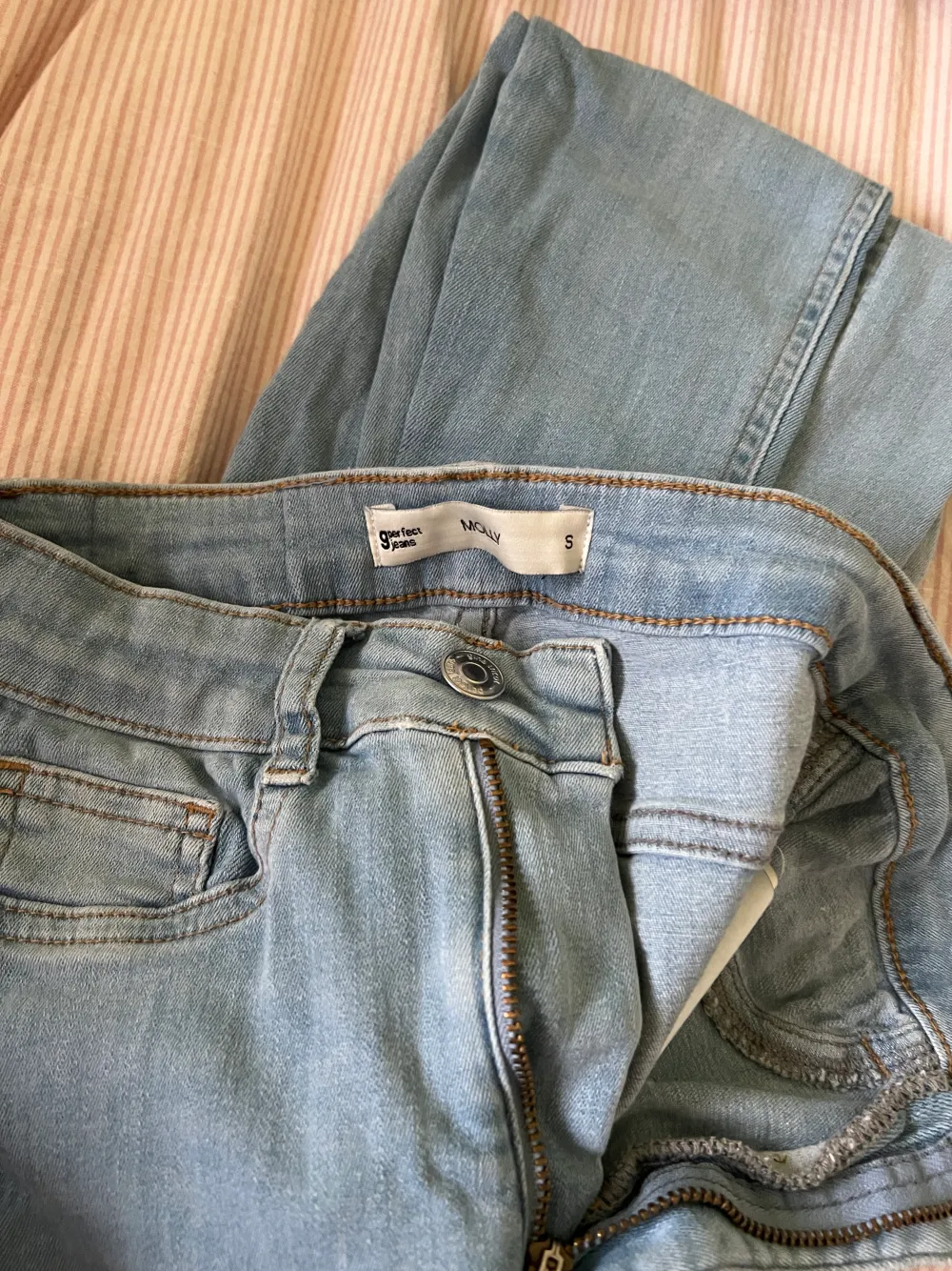 ljusblåa Skinny jeanse från Gina! Bra kvalite  högmidjade 🩵. Jeans & Byxor.