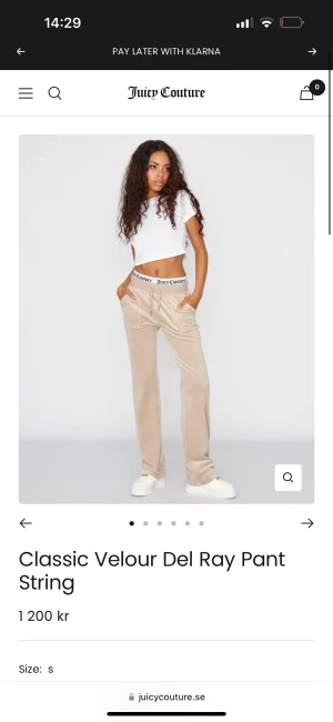 Juicy Couture - Säljer mina fina juicy byxor som jag har använt max 5 gånger. Helt i nyskick! Säljer de eftersom jag har redan ett par i en annan färg. Orginalpris 1 200kr. Skriv om ni vill ha fler bilder💞💞💞