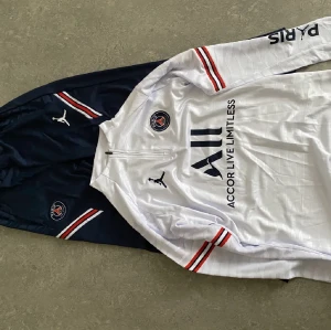 Psg tracksuit  - Säljer helt ny psg tracksuit oanvänd pris kan diskuteras vid snabb affär 