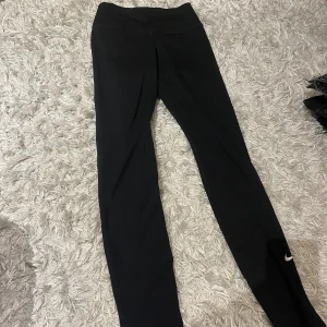 Nike leggings - Träningsleggings aldrig använda. 150kr