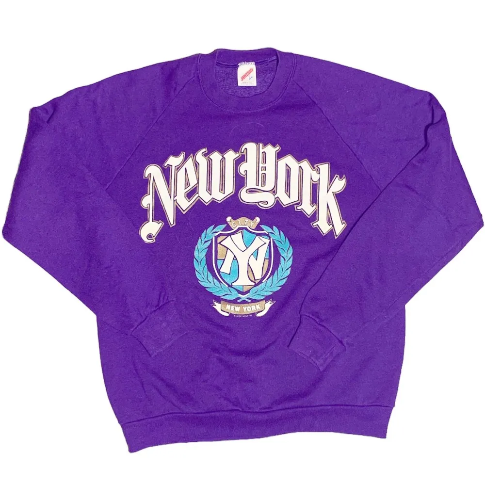 Vintage 90s sweatshirt. En tvär skön tröja från mitten av 90talet med äkta retro känsla Skick: 8/10. Tröjor & Koftor.