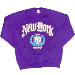 Vintage 90s sweatshirt. En tvär skön tröja från mitten av 90talet med äkta retro känsla Skick: 8/10