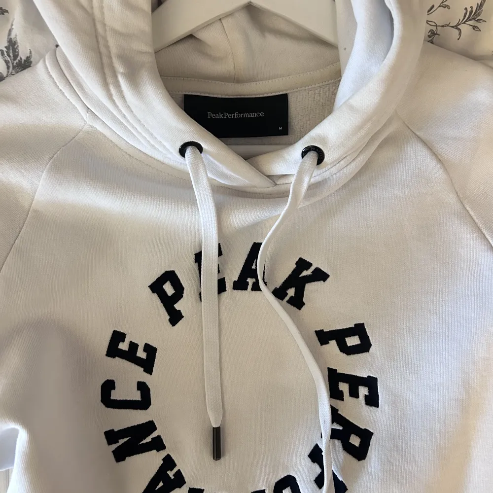 Vit peak hoodie, storlek M, inga fläckar, 200+frakt. Hoodies.