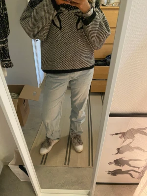 Gina Tricot Ljus Blåa Jeans - låga straight jeans från gina